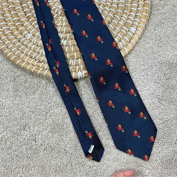 Cambridge Ltd. Silk Blend Textured The Devil with Pitchfork Vintage Made in USA - Picture 6 of 8